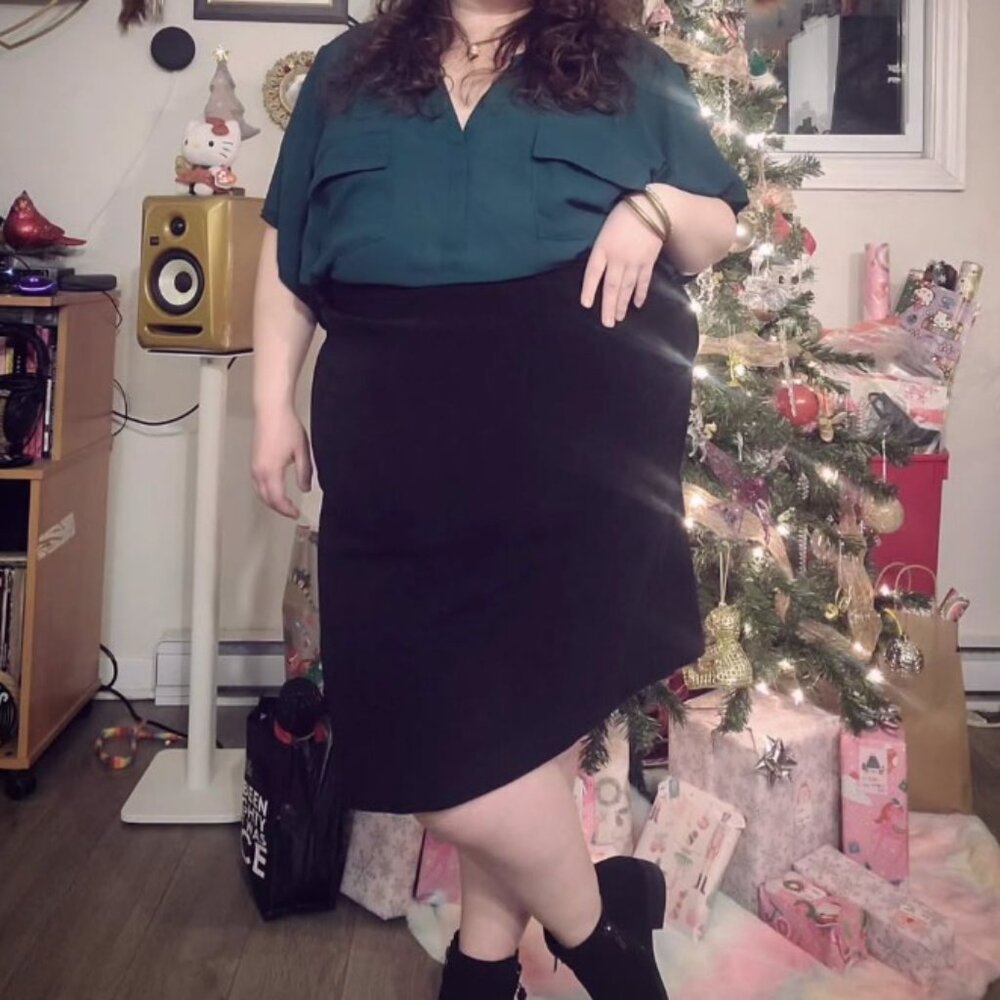 Torrid Blue/Green Top with Pockets Size 5